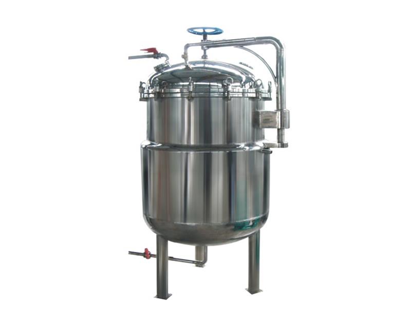 Vacuum staining tanks